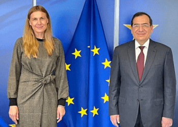Egypt’s Petroleum minister, EU official discuss cooperation in gas