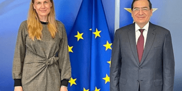 Egypt’s Petroleum minister, EU official discuss cooperation in gas
