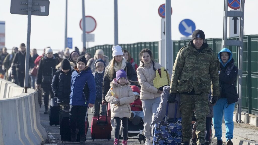 UN refugee agency: nearly 120,000 Ukrainians have fled 3 - Egyptian Gazette