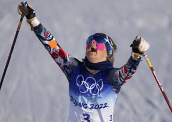 Johaug wins 1st gold medal of Beijing Olympics in skiathlon