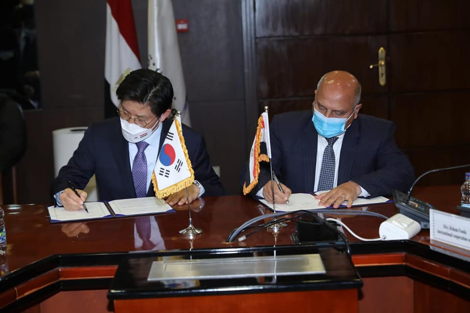 Egypt, S. Korea discuss cooperation in field of railways 3 - Egyptian Gazette Egypt, S. Korea discuss cooperation in field of railways 2 - Egyptian Gazette