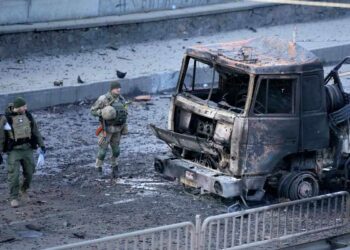 Ukraine: Curfew extended as Russian troops press on capital