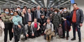 Egypt’s ambassador to Poland sees off Egyptians coming from Ukraine before returning home