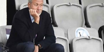 Premier League disqualifies Abramovich from running Chelsea