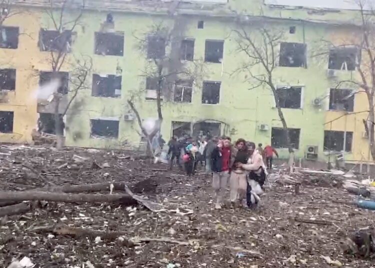 Nearly 125,000 people evacuated via humanitarian corridors in Ukraine, says president 1 - Egyptian Gazette An estimated 400,000 people are estimated to be trapped in Mariupol.