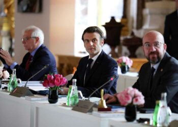 EU to boost military support to Kyiv, mulling new sanctions