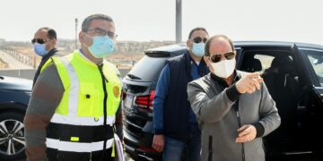 Sisi inspects construction works in roads, axes in eastern, western Cairo regions 1 - Egyptian Gazette Sisi inspects construction works in roads, axes in eastern, western Cairo regions