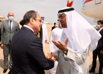 Sisi welcomes Sheikh Mohamed bin Zayed upon his arrival in Sharm El-Sheikh