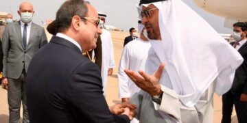 Sisi welcomes Sheikh Mohamed bin Zayed upon his arrival in Sharm El-Sheikh