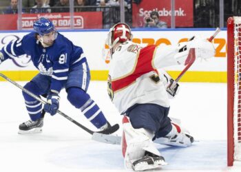 Tavares powers Leafs past Panthers 5-2