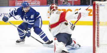 Tavares powers Leafs past Panthers 5-2
