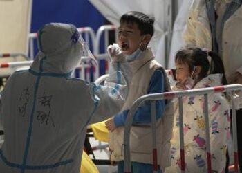 Shanghai Disneyland closes as virus rises, Shenzhen reopens