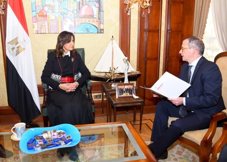Minister of State for Emigration and Egyptian Expatriates' Affairs Nabila Makram met with Poland’s Ambassador in Cairo Mihau Wabinda.