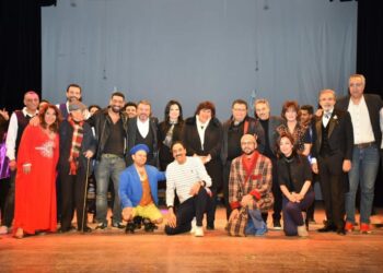 Minister of Culture attends “Waiting for Papa” performance
