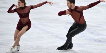 Uno wins figure skating worlds as French duo shine