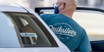 Uber to roll out fuel surcharge in United States
