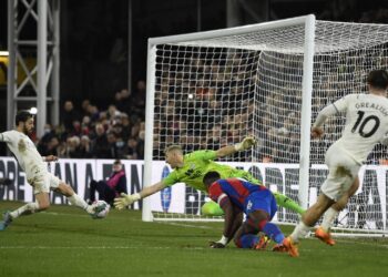 City held, gives Liverpool hope in EPL title race