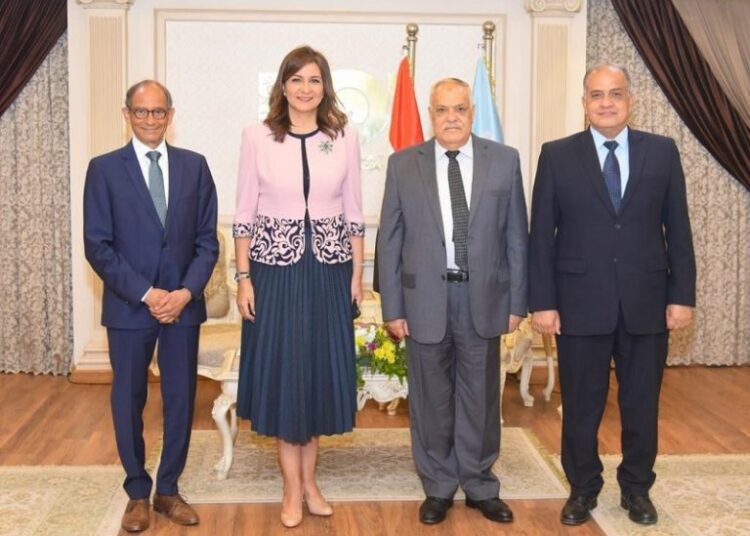 Makram commends Hany Azer's efforts to prepare for 'Egypt Can with Industry' conf. 1 - Egyptian Gazette