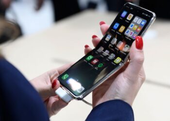 Smartphones return to classic design