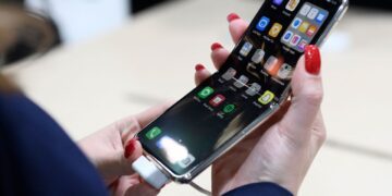 Smartphones return to classic design