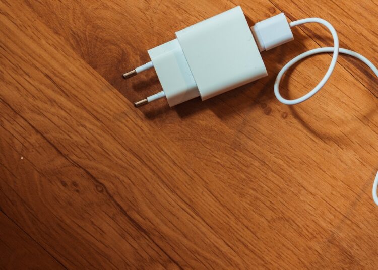 Billions of chargers, still in working order, are today abandoned, thrown away or lying unused in drawers.
