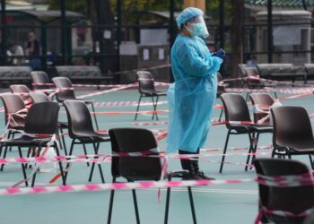 Covid cases, deaths continue to fall globally, WHO reports