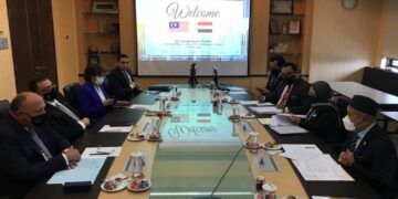 Shoukri confers with Malaysian minister on issues tabled on COP27