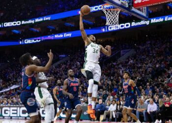 Antetokounmpo denies Embiid, LeBron-less Lakers fall to Mavs