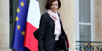 Greece signs new arms deals with France worth $4.4 billion