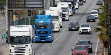 Spanish truckers to continue strike after rejecting new gov’t aid package 1 - Egyptian Gazette Spanish truckers to continue strike after rejecting new gov’t aid package