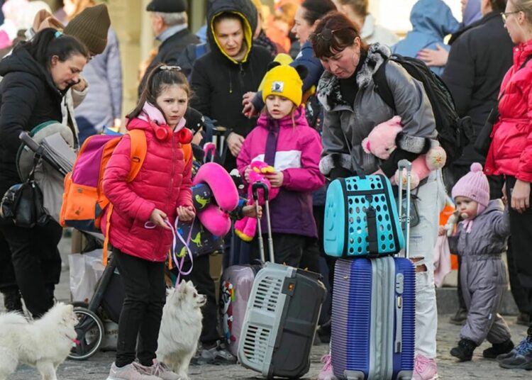 US to welcome up to 100,000 Ukrainians fleeing war 1 - Egyptian Gazette The United States plans to accept up to 100,000 Ukrainians fleeing Russia's military operation.