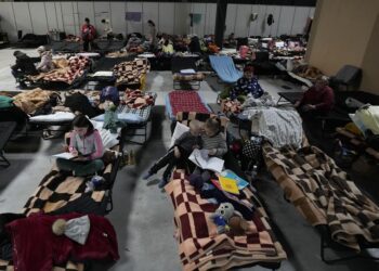 As crisis in Ukraine grows, aid agencies rush in supplies