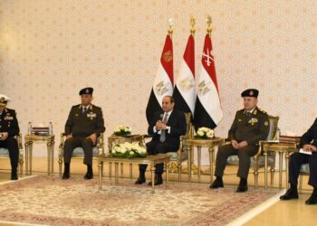 Sisi meets commanders of the Armed Forces