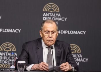 Lavrov Says Russia ready for contacts to end Ukrainian crisis