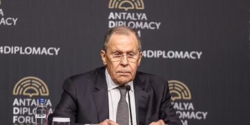 Lavrov Says Russia ready for contacts to end Ukrainian crisis