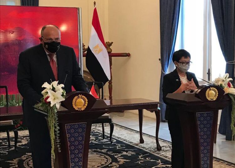 Egyptian, Indonesian FMs sign MoU to set up joint committee 1 - Egyptian Gazette Egyptian Foreign Minister Sameh Shoukry and his Indonesian counterpart signed a memorandum of understanding to set up a joint committee.