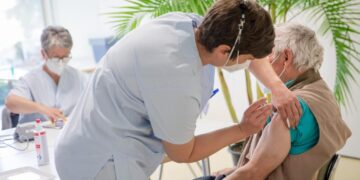 Germany urges people at risk to get second COVID booster