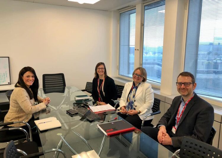 Egypt's International Cooperation Minister Rania al-Mashat (L) discussed with officials of the Grantham Research Institute on Climate Change and the Environment of the London School of Economics ways of cooperation on Egypt's host of the UN COP27.