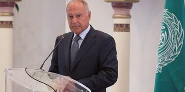 Abul Gheit presses for supporting Lebanon to help it deal with issue of refugees