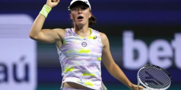 Swiatek marches into Miami semis, Ruud upsets Zverev 1 - Egyptian Gazette Swiatek marches into Miami semis, Ruud upsets Zverev