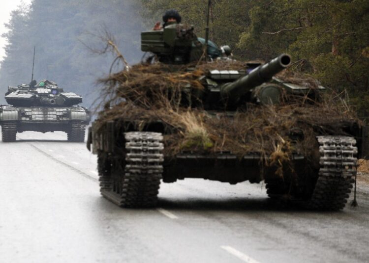 Ukrainian tanks move on a road before an attack in Lugansk region on February 26, 2022. - Russia on February 26 ordered its troops to advance in Ukraine "from all directions" as the Ukrainian capital Kyiv imposed a blanket curfew and officials reported 198 civilian deaths. (Photo by Anatolii Stepanov / AFP)