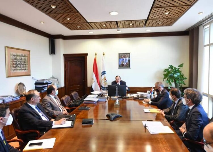 Egypt’s Minister of Petroleum Tarek el Molla discussed with a delegation from Italy’s oil and gas giant Eni the company’s preparations to pump new investments in Egypt’s Gulf of Suez and Nile Delta regions.