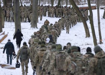 US urges its citizens to leave Ukriane