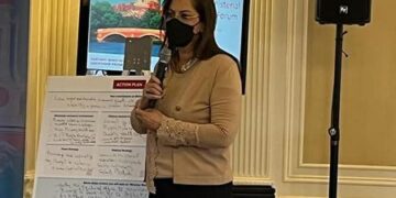 Planning min. reviews economic reform efforts at Harvard forum