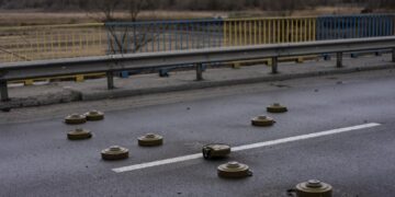 Russia urged to stop using land mines in its war in Ukraine 1 - Egyptian Gazette Russia urged to stop using land mines in its war in Ukraine
