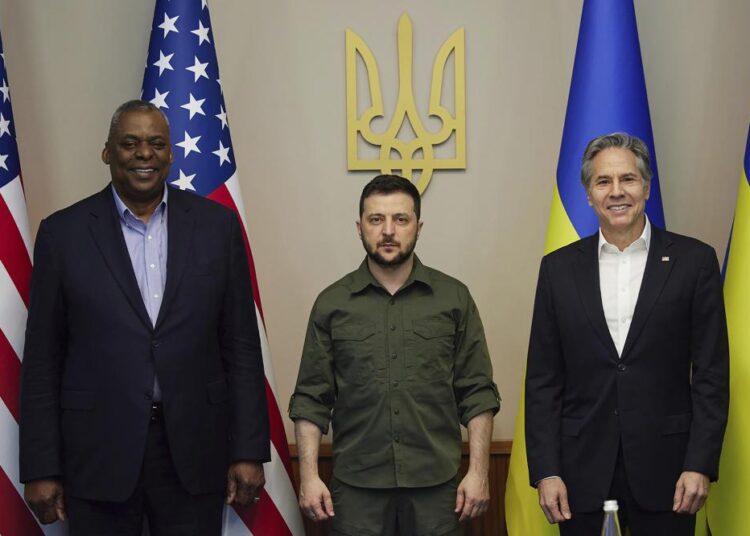 Russian advance in Ukraine slow; US says Moscow ‘is failing’ 1 - Egyptian Gazette In this photo provided by the Ukrainian Presidential Press Office on Monday, April 25, 2022, from left; U.S. Secretary of Defense Lloyd Austin, Ukrainian President Volodymyr Zelenskyy and U.S. Secretary of State Antony Blinken pose for a picture during their meeting Sunday, April 24, 2022, in Kyiv, Ukraine