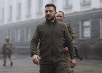 Zelenskyy: Mines in wake of Russian retreat keep Kyiv unsafe