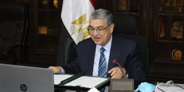 Electricity minister probes with Kazakh envoy chances of investment in Egypt’s electricity sector