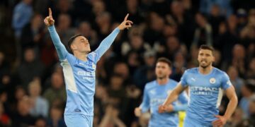 Man City back on top as Arsenal rekindle Champions League dreams