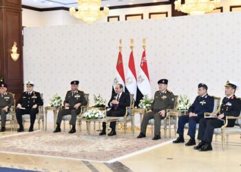 Sisi meets commanders of the Armed Forces